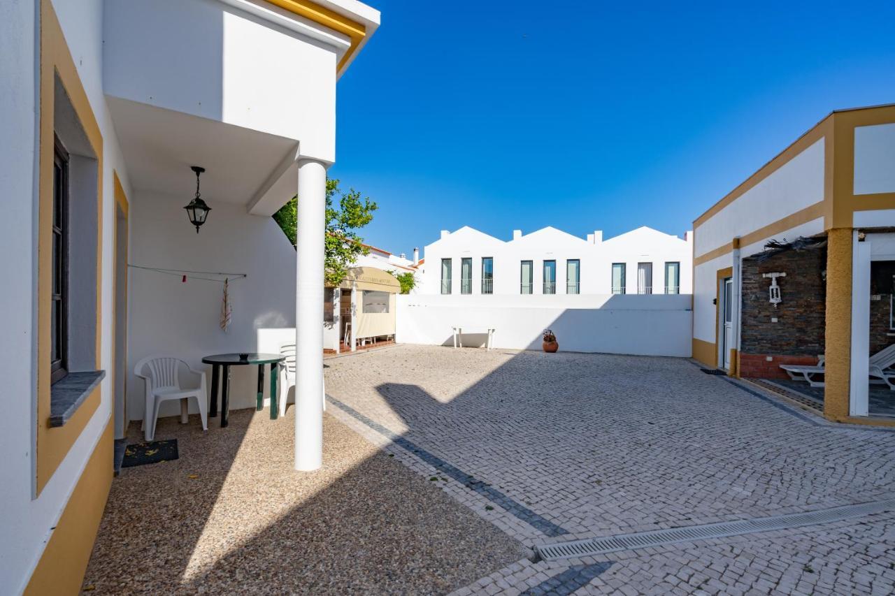 Apartamentos Patio Victoria By Umbral Вила Нова де Милфонтеш Екстериор снимка